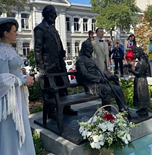 Бронзовые Аксаковы, "Аленький цветочек" и семейные ценности: в Самаре открыли новое общественное пространство