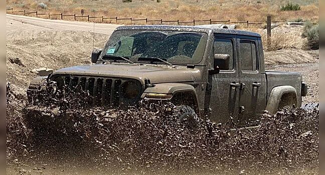 Владелец Jeep Gladiator лишился гарантии за езду по бездорожью