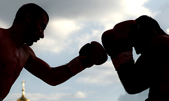 Боксер насмерть забил товарища