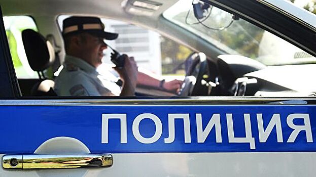 Грузовик сбил балки путепровода на строящейся трассе "Таврида" в Крыму