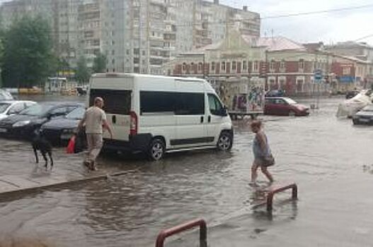 Дождь затопил несколько улиц и домов в Архангельске