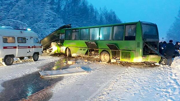 На трассе «М-7 Волга» произошла страшная авария. Пострадало 15 человек