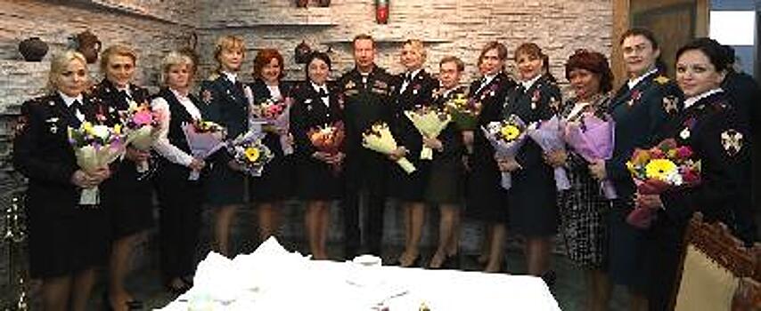 Глава Росгвардии вручил женщинам награды