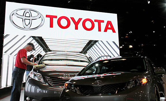 Toyota отзывает сотни тысяч Sienna