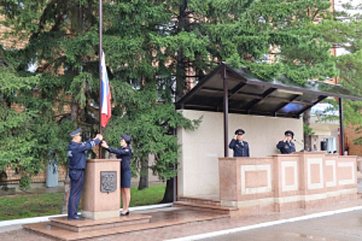 В СибЮИ МВД России состоялось торжественное мероприятие, посвященное Дню Государственного флага Российской Федерации