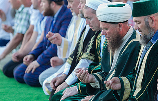 Мусульмане вступают в пост священного месяца Рамадан