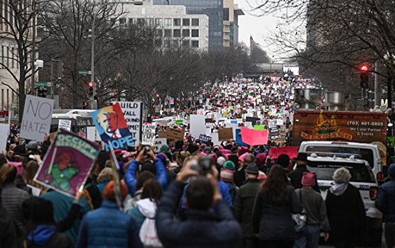 В США 2 миллиона человек приняли участие в женском марше