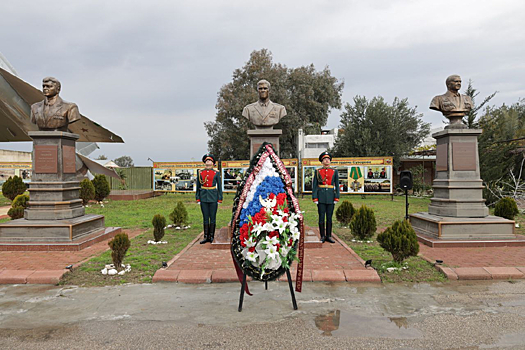 Российские и сирийские военнослужащие почтили память Героя Российской Федерации летчика Романа Филипова
