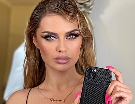 Прилетела из Монако: Боня в пышном платье-бюстье и сапфировых серьгах отметилась на премии