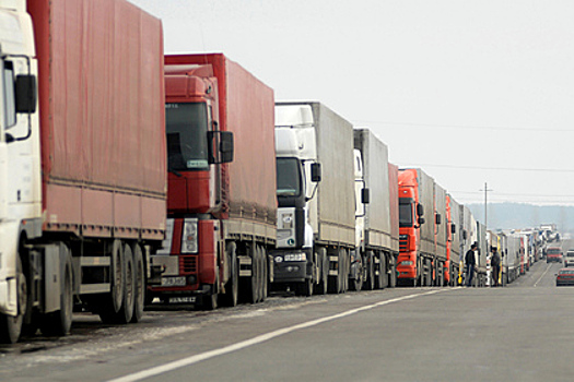 Украинские дальнобойщики застряли в Белоруссии