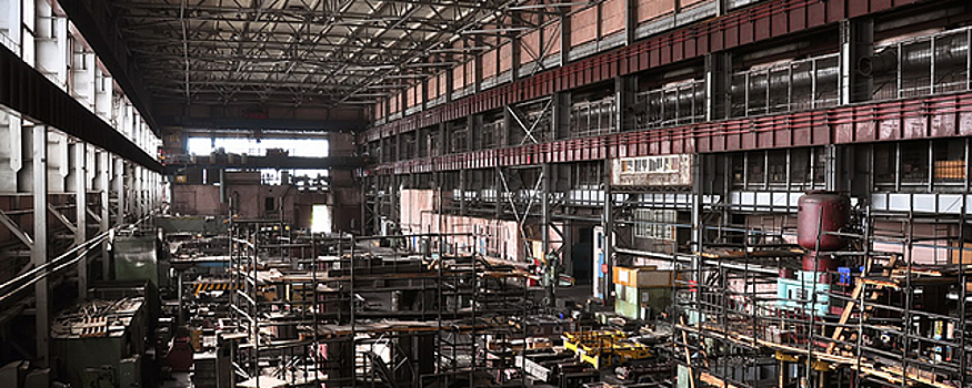 Работников остановленного в Новосибирске завода станков устроят на другие предприятия