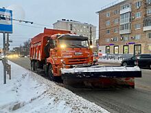 На улицы Ижевска вышли 60 спецмашин для уборки снега