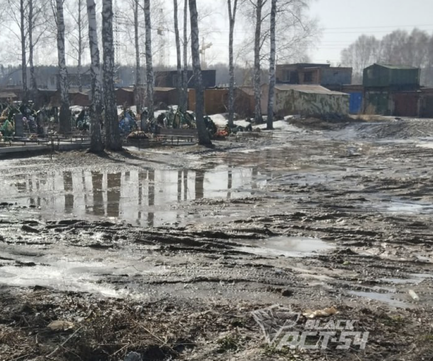 В Новосибирске затопило местное кладбище