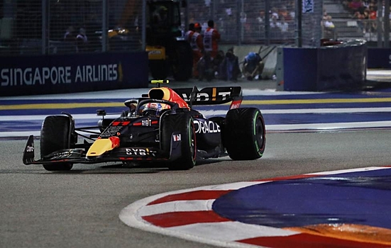 Пилот "Ред Булл" Перес выиграл Гран-при Сингапура "Формулы-1"