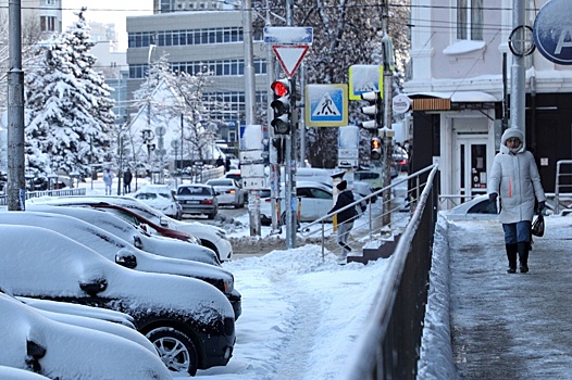Первый снег и девятибалльные пробки парализовали движение в Краснодаре