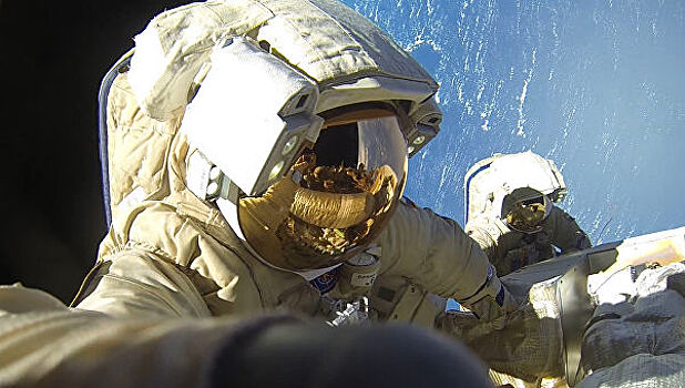 "Только дырки сверлят": космонавтов назвали бесполезными для науки