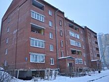Многоквартирник в Затоне может затонуть