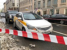 Раненный в дорожном конфликте в центре Москвы таксист выполнял заказ по доставке букета