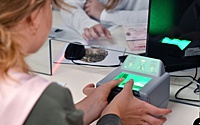 Эксперт оценил идею продавать россиянам сим-карты по биометрии