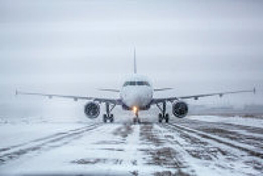В аэропорту Владивостока задержали 15 самолетов