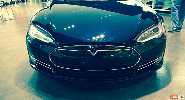 Tesla ввела плату за использование навигатора