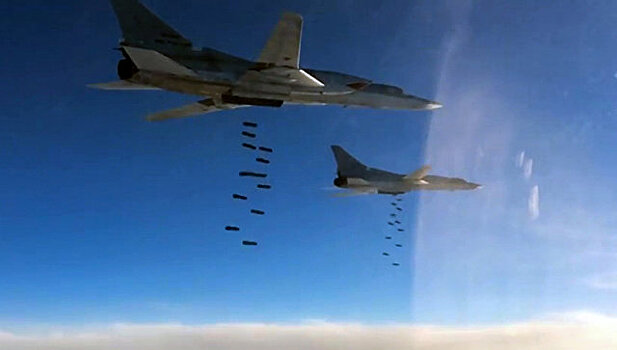 Бомбардировщики РФ нанесли удар по ИГ в Сирии