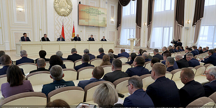 Лукашенко раскритиковал результаты сельхозработ в Гомельской области
