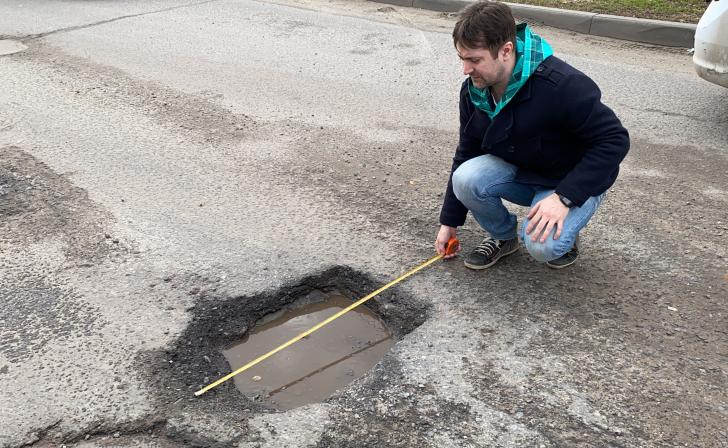 В Курске на 31 отремонтированной улице выявили дефекты асфальта