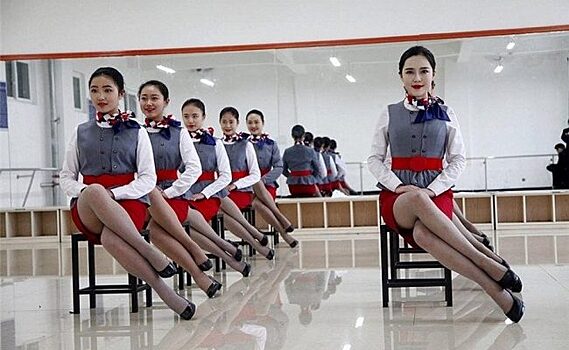 Как проходят тренировки китайских стюардесс
