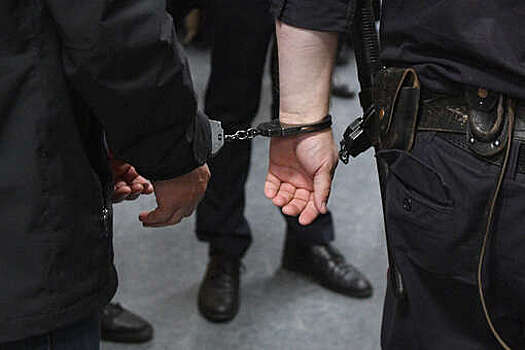 Полиция задержала на борту самолета в аэропорту Сочи неадекватного пассажира
