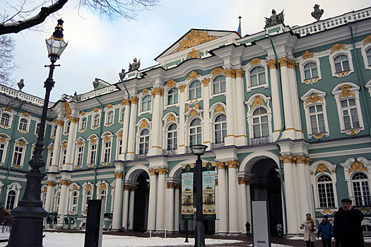 Эрмитаж обвинил блогера в провокации и незаконной съемке рекламы бренда в музее