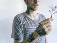 Житель Тюмени попал в больницу с инсультом после нанесения татуировки