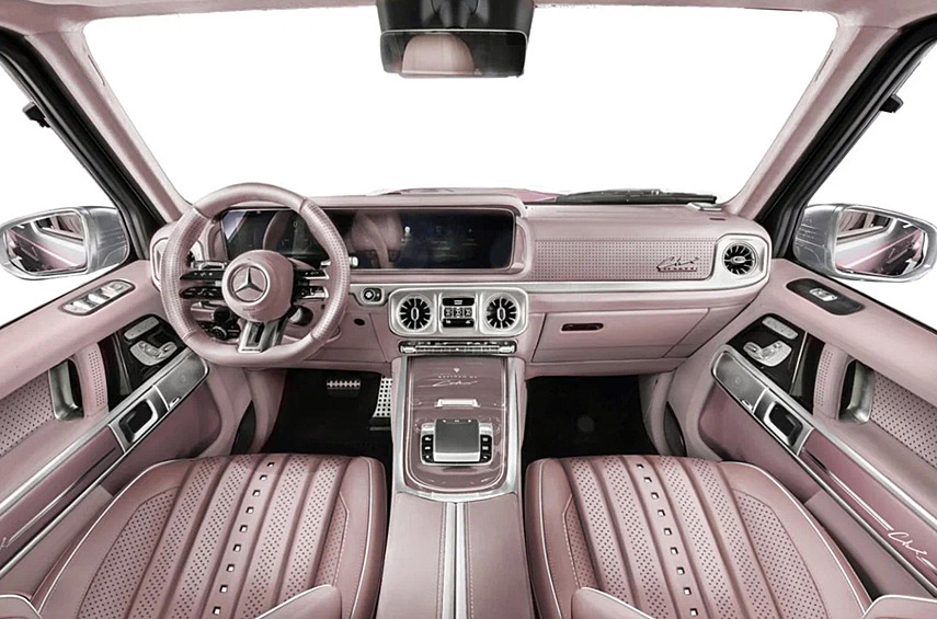 Стандартные Mercedes-AMG G 63 в ателье искусственно «состаривают». Внедорожники получают двухцветный окрас, эксклюзивные колёса, хромированные бампера и покрышки с белыми боковинами.