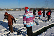 Жители Шимановска нарисовали гигантскую снежную открытку на реке