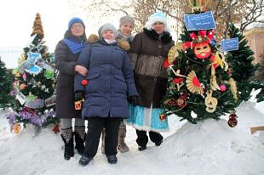 Жителям Дергачей полюбились селфи на фоне новогодней елки