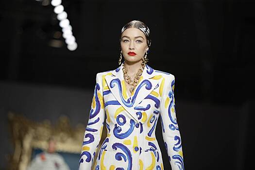 Стилисты назвали визуально старящие аксессуары