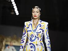 Стилисты назвали визуально старящие аксессуары