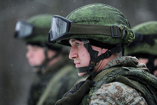 Солдаты на фронте получили новое обмундирование и вооружение
