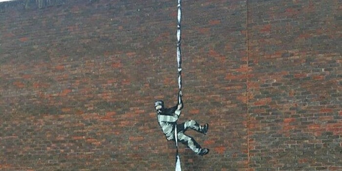 В стиле Бэнкси: на стене британской тюрьмы неожиданно появилось новое граффити
