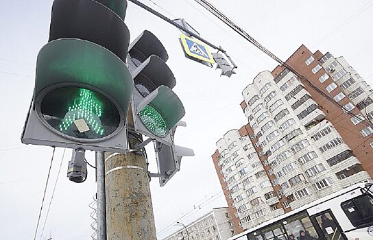 В Екатеринбурге светофоры и фонари будут раздавать интернет