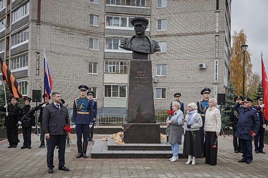 В Рыбинске открыли памятник маршалу Жукову