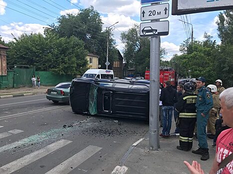 Lada в Саратове перевернула Land Cruiser