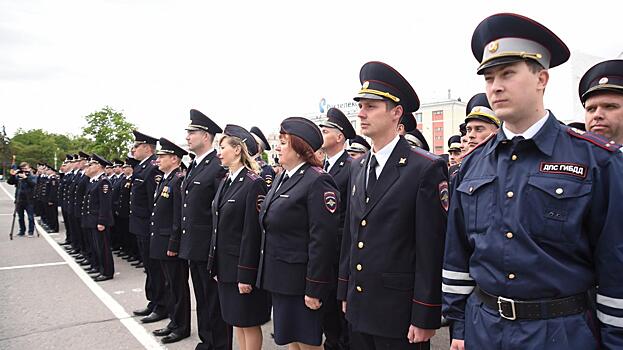 300 лет на страже правопорядка: вологодские полицейские отметили праздник парадом и силовым экстримом
