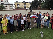 15 октября Малайзия читала Лермонтова на языке жестов