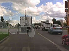 В Воронеже КамАЗ наехал на женщину с ребенком на пешеходном переходе