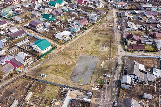 В Нижнем Тагиле появилась многофункциональная спортплощадка, построенная по нацпроекту «Жилье и городская среда»