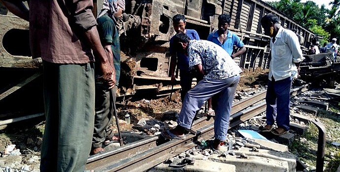 В Бангладеш столкнулись два поезда, есть жертвы