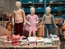 Дизайнер рассказал, как правильно подобрать детям одежду и обувь на вырост