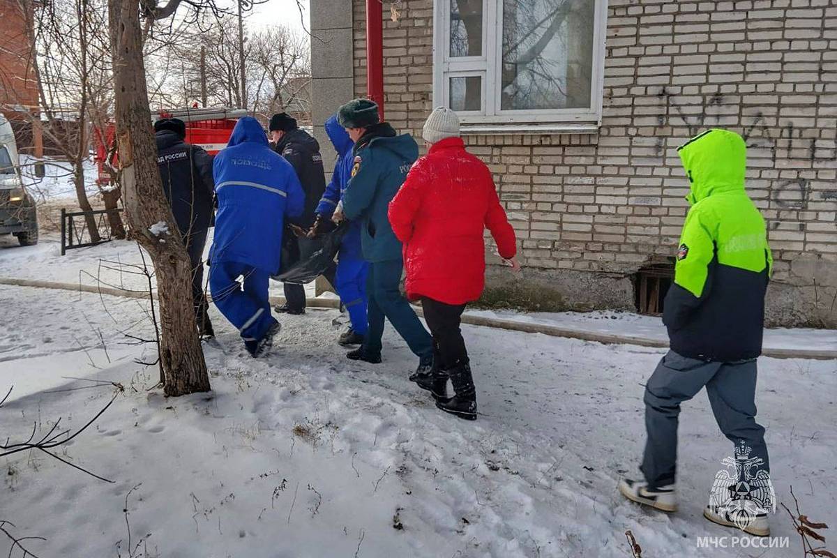 В российском регионе спасли полсотни человек при пожаре в общежитии