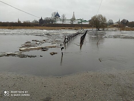 В Суздале смыло мосты